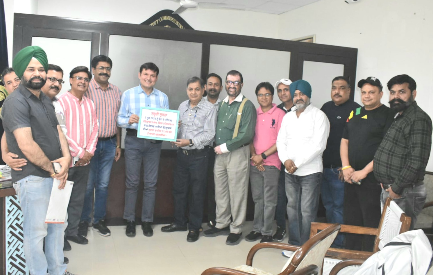 मतदाता जागरूकता को लेकर फोटोग्राफर क्लब होशियारपुर की बेहतरीन पहल
